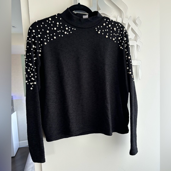 H&M high neck sweater with shoulder pearl detail - Picture 1 of 4